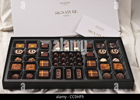 Hotel Chocolat Premium Qualität Geschenk Schachtel Pralinen handgemacht in Großbritannien. Die Signature-Kollektion. Stockfoto