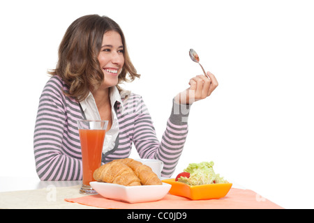 Glückliche Frau plaudern und lachen beim Frühstück Stockfoto