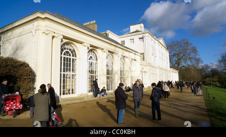 Großbritannien London Hampstead Heath Sonntag Wanderer im Kenwood house Stockfoto