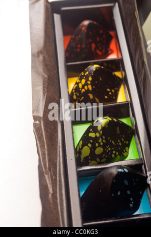 Premium-gefüllte Praline ist auf Montag, 2. Januar 2012 zu sehen. (© Richard B. Levine) Stockfoto
