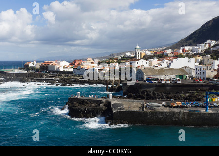 Garachico, Teneriffa - Nordküste Seehafen. Blick auf die Stadt von den Emigranten Denkmal. Stockfoto