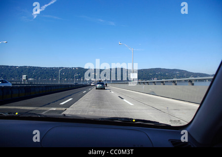 Gehen Sie auf die Tappan Zee Bridge New York State Thruway Highway 87 nach Westen und 287 über den Hudson River. Stockfoto