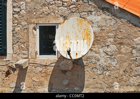 Satellitenschüssel auf ein Haus in der Altstadt von Dubrovnik, Dalmatien, Kroatien, Europa Stockfoto