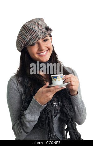 Junge Frau Lächeln mit Tasse Kaffee, isoliert auf weiss Stockfoto