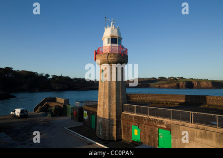 Fischerhafen und Leuchtturm, Dunmore East, Grafschaft Waterford, Irland Stockfoto