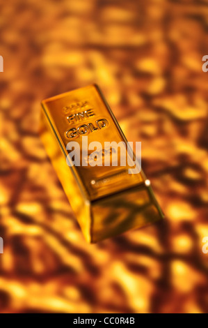 Fine Gold Bar auf geschmolzenen Goldgrund Stockfoto