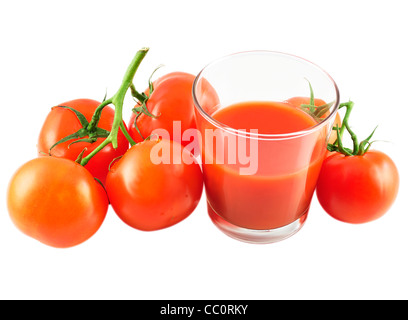 ein Glas Tomatensaft mit frischen Tomaten Stockfoto