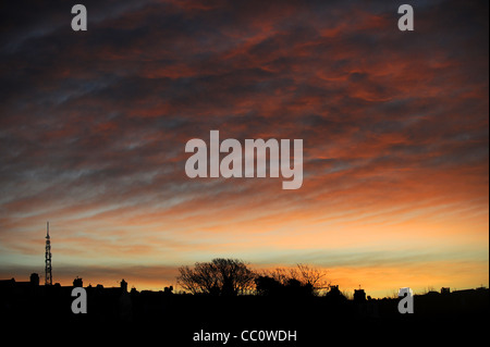 Eine herrliche Sonnenaufgang über Brighton Rennbahn Sender heute Morgen UK Stockfoto