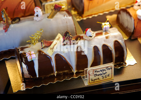 Weihnachten-Konditorei in Boulangerie Alexandra, eine beliebte Bäckerei in den Vororten von Paris anzeigen Le Perreux-Sur-Marne, Frankreich Stockfoto