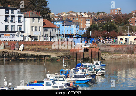 Blick über Folkestone harbour mit Blick auf das kreative Viertel in der Altstadt, in Kent, England, UK Stockfoto