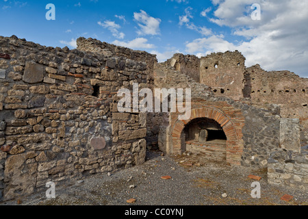 Bäcker Ofen und Wände Pompeji, Italien Stockfoto