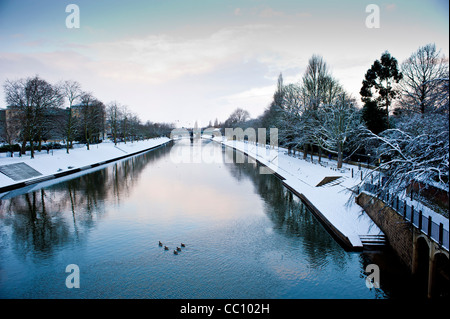 Fluss Ouse im Winter von der Lendal Bridge, York Stockfoto