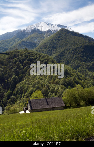 Kleines Haus in die Berg-Dorf Sarrance, PyrÈnÈes-Atlantiques, Frankreich Stockfoto