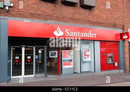 High Street Filiale der Santander Bank in Dudley, West Midlands Stockfoto