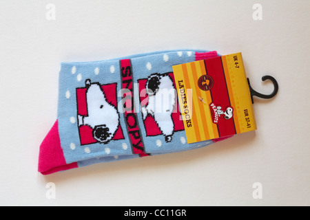 Paar neue Snoopy Damen Socken isoliert auf weißem Hintergrund Stockfoto