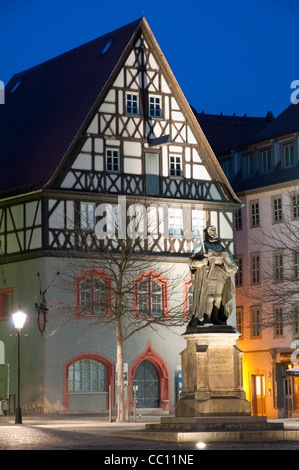 Städtisches Museum Alte Goehre auf dem Markt mit der Hanfried Statue, Jena, Deutschland Stockfoto