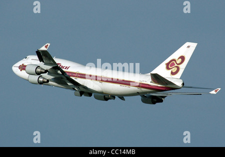 Thai Airways International Boeing 747-400 (HS-TGR) startet vom Flughafen London Heathrow, England. Stockfoto