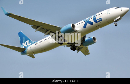 XL Airways Boeing 737-800 (G-OXLC) vom Flughafen London Gatwick ausziehen, Stockfoto