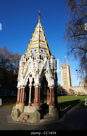 Buxton Memorial Fountain in Victoria Tower Gardens am Palace of Westminster befindet sich der Parlamentsgebäude London England UK Stockfoto