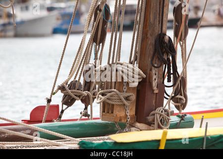 alten Vintage erhaltenen hölzernen Fischerboot Hafen Toulon Frankreich Stockfoto