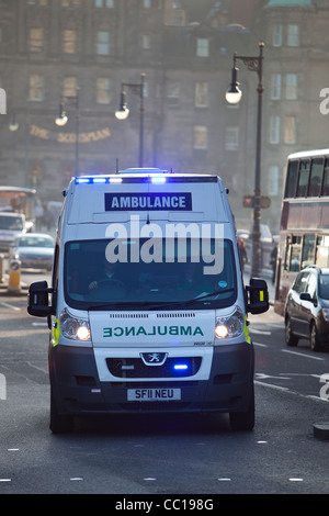 Krankenwagen auf Notruf Edinburgh Schottland Großbritannien Stockfoto