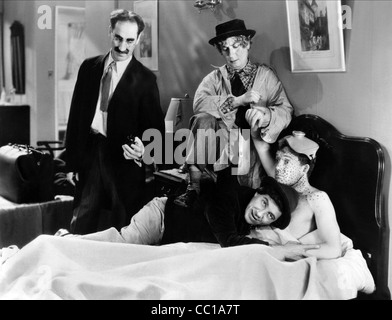 GROUCHO MARX, HARPO MARX, Chico Marx, Zimmerservice, 1938 Stockfoto