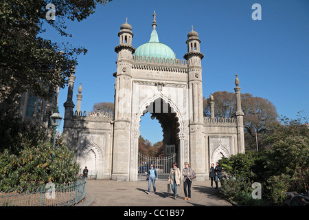 North Gate Eingang (von Joseph Good) nach Royal Pavillon Brighton, East Sussex, England. Stockfoto