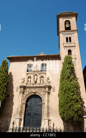San Gil y Santa Ana Kirche in Granada. Diese Kirche wurde im Jahre 1501 im Mudejar-Stil anstelle der Moschee von Almanzra gebaut. Stockfoto