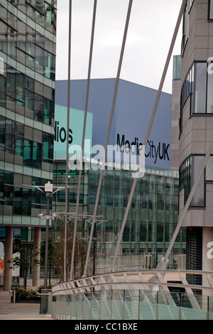 Blick entlang der neue (2011) Medien Stadt Steg in Richtung Bestandteil der BBC-Entwicklung, MediaCityUK, in Salford, Manchester, UK. Stockfoto