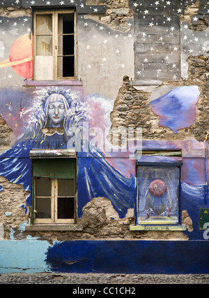 Offene Türen-Kunst-Projekt, Verjüngung der verfallenen Altstadt von Funchal, Madeira - in diesem Fall das ganze Haus Stockfoto