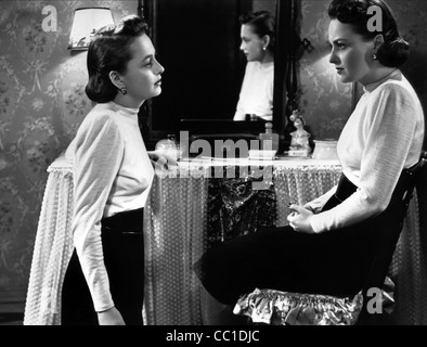 OLIVIA DE HAVILLAND & OLIVIA DE HAVILLAND DER DUNKLE SPIEGEL (1946) Stockfoto