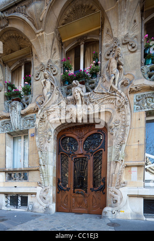 Eingang, Jugendstil-Gebäude am Avenue Rapp Nr. 29, Paris, Frankreich Stockfoto