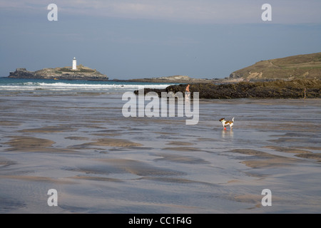 die Towans und Godrevy Leuchtturm an der Nordküste Cornwalls Stockfoto