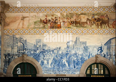 Sao Bento Bahnhof, Azulejos, Eingang des Dom Joao darstellt ich in Porto, Portugal, UNESCO-Weltkulturerbe Stockfoto