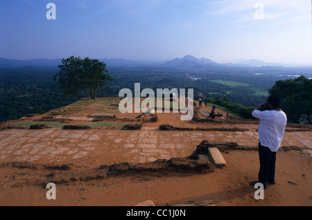 Ansicht der alten königlichen Palast Überreste, Felsenfestung Sigiriya Löwe, Sri Lanka-Gipfel Stockfoto