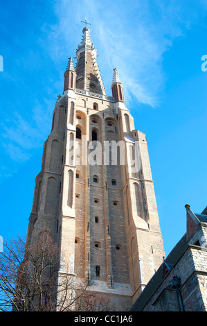 Außenansicht der Kirche der Muttergottes Onze-Lieve-Vrouwekerk in Brügge Belgien Stockfoto