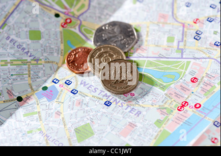 Kleingeld auf London Stadtplan Stockfoto