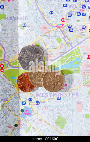 Kleingeld auf London Stadtplan Stockfoto