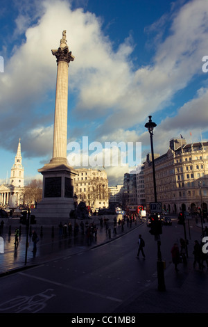 Nelson Säule Denkmal in Trafalgar Square, central London, England, Vereinigtes Königreich. Stockfoto