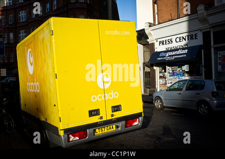 Waitrose Ocado Supermarkt Lieferwagen Stockfoto