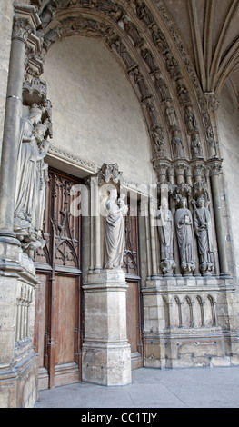 Paris - Portal der gotischen Kirche Saint Germain-Auxerrois Stockfoto