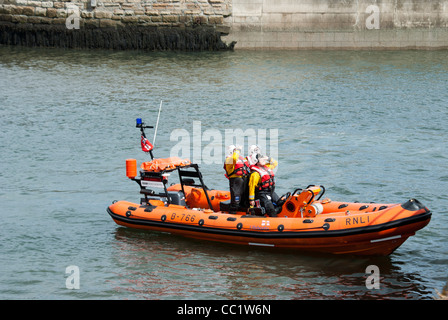 Inshore Rettungsboot im Hafen von Whitby Stockfoto