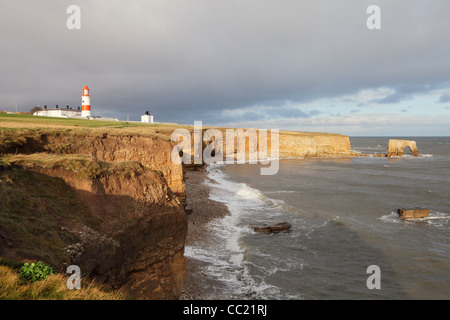 Souter Leuchtturm und Lizard Point Nordsee Küste Nord-Ost-England, UK Stockfoto