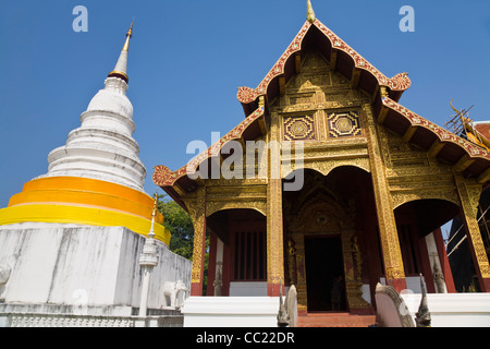 Das Ubosot und der Chedi im Wat Phra Singh, Chiang Mai, Chiang Mai, Thailand Stockfoto