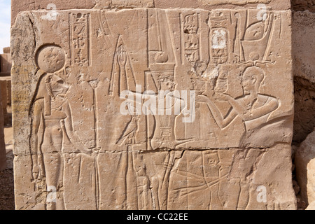 Reliefs am der römische Tempel von Deir el-Hagar, Dachla, westliche Wüste Ägyptens Stockfoto