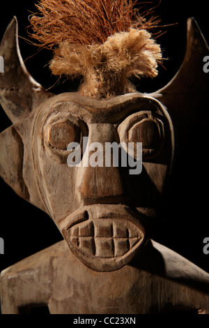 Geschnitzte afrikanische Holzfigur Stockfoto