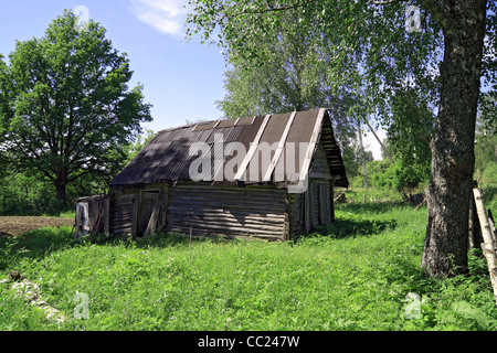 Landhaus unter Frühling Kraut Stockfoto