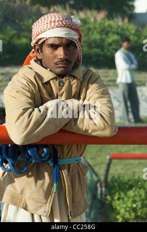 Kamel Keeper, Kamelrennen in Dubai. 20.11.2010 Stockfoto