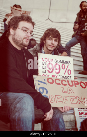 Paris, Frankreich, La Défense Demonstration, französische Teens mit Protest 99 % Zeichen, (Instagram) zu besetzen Stockfoto