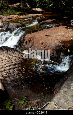 Fluss und Dschungel an Kbal Spean, archäologische Stätte Angkor-Ära an den südwestlichen Hängen des Kulen Hills, Kambodscha, Asien Stockfoto